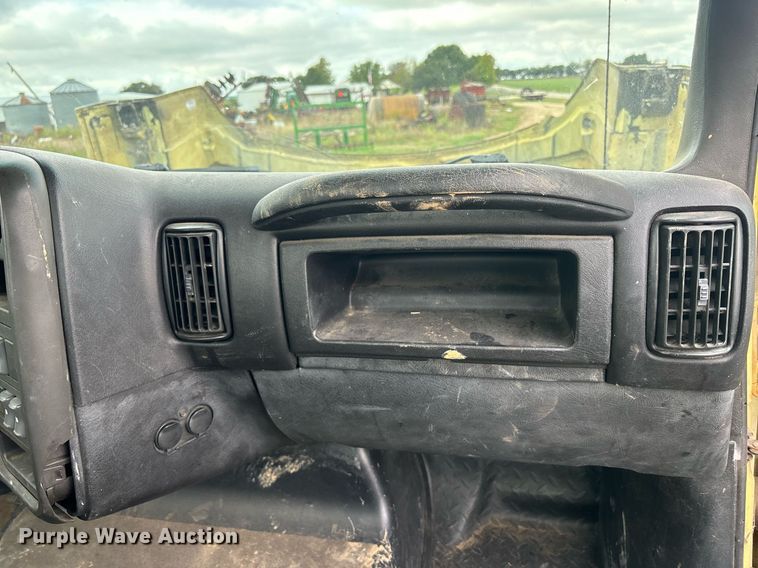 image for item DS2524 2003 GMC C6C042 flatbed truck