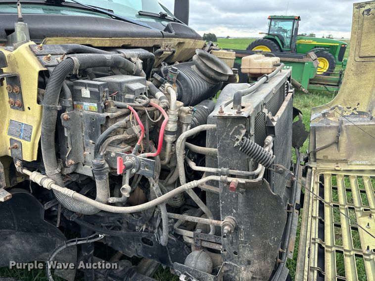 image for item DS2524 2003 GMC C6C042 flatbed truck