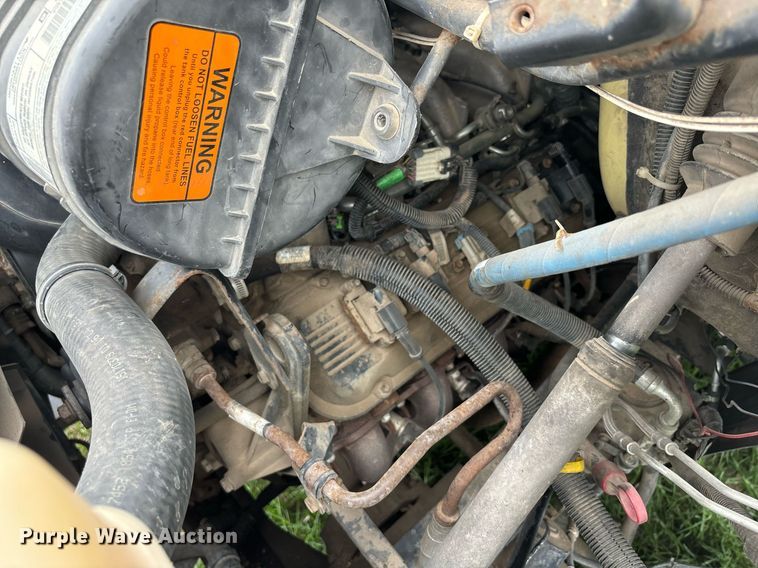 image for item DS2524 2003 GMC C6C042 flatbed truck