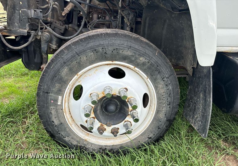 image for item DS2524 2003 GMC C6C042 flatbed truck