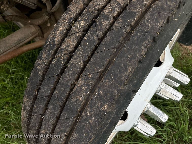 image for item DS2524 2003 GMC C6C042 flatbed truck