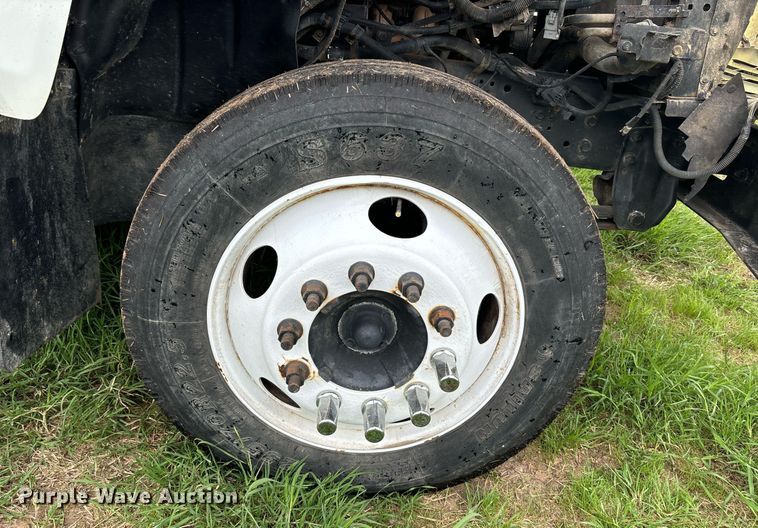 image for item DS2524 2003 GMC C6C042 flatbed truck