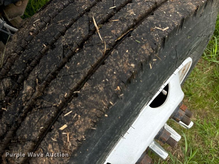 image for item DS2524 2003 GMC C6C042 flatbed truck