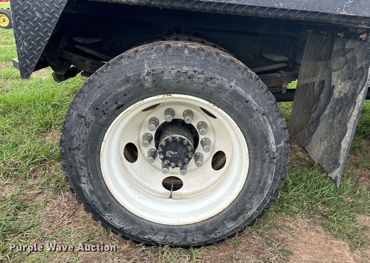 image for item DS2524 2003 GMC C6C042 flatbed truck