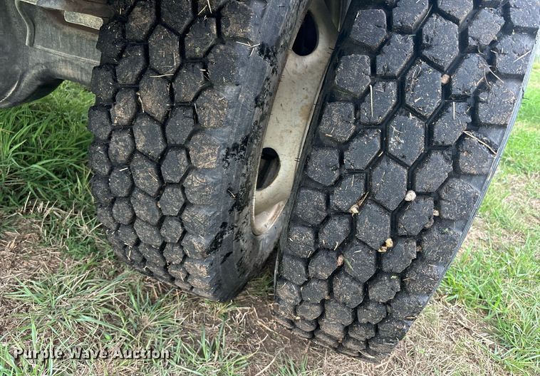 image for item DS2524 2003 GMC C6C042 flatbed truck