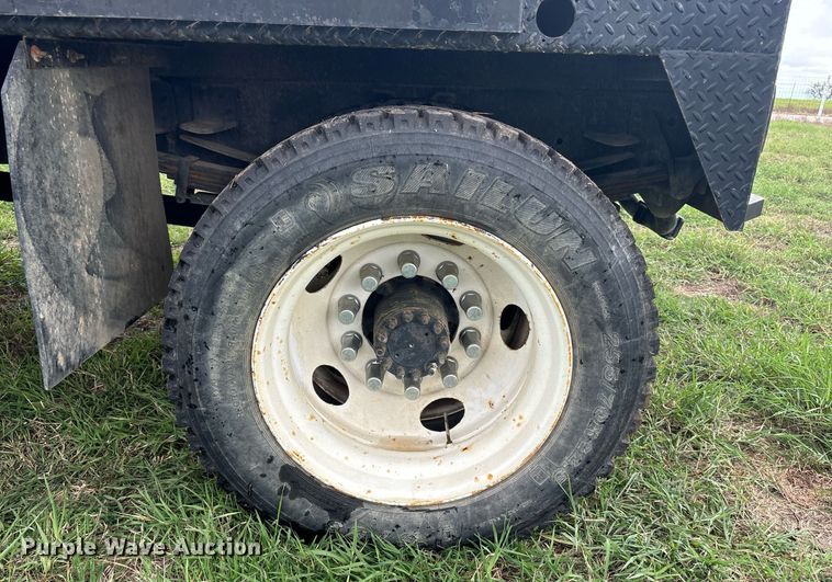 image for item DS2524 2003 GMC C6C042 flatbed truck