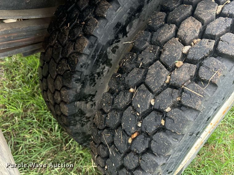 image for item DS2524 2003 GMC C6C042 flatbed truck