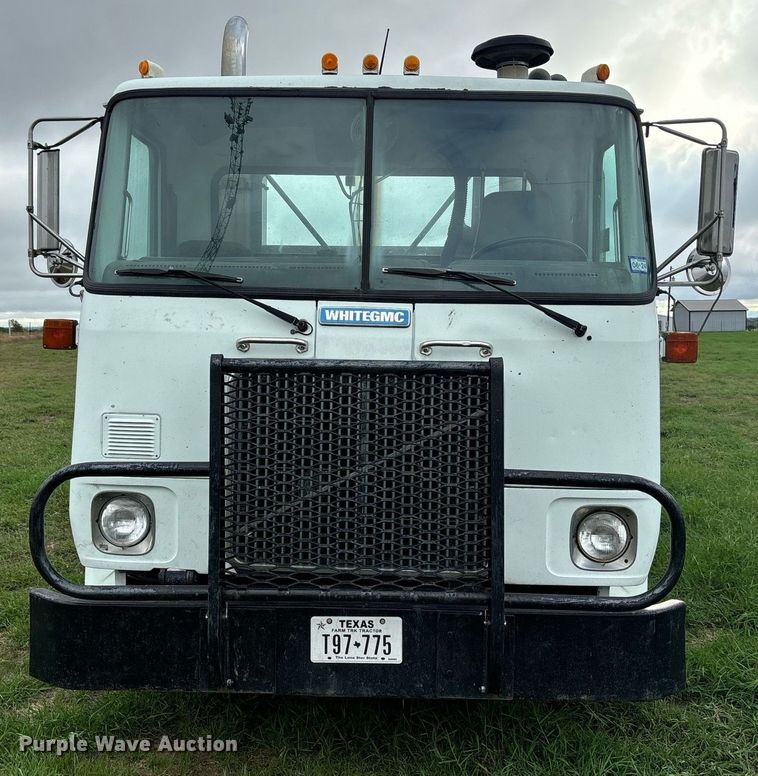 image for item DS2525 1991 White GMC flatbed truck
