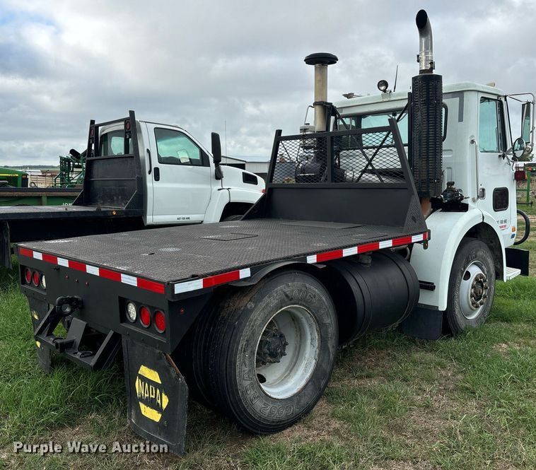 image for item DS2525 1991 White GMC flatbed truck