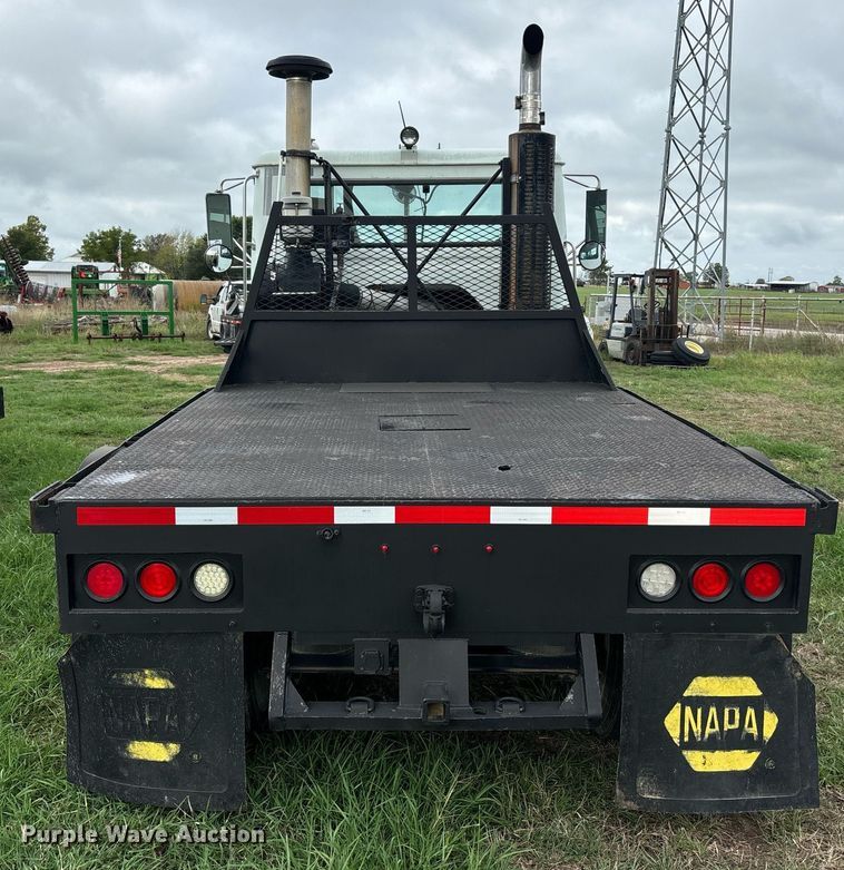 image for item DS2525 1991 White GMC flatbed truck