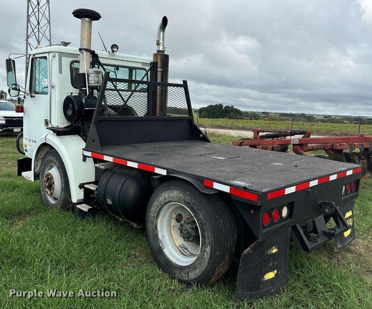image for item DS2525 1991 White GMC flatbed truck
