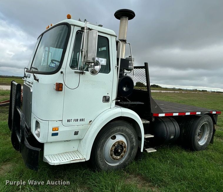 image for item DS2525 1991 White GMC flatbed truck