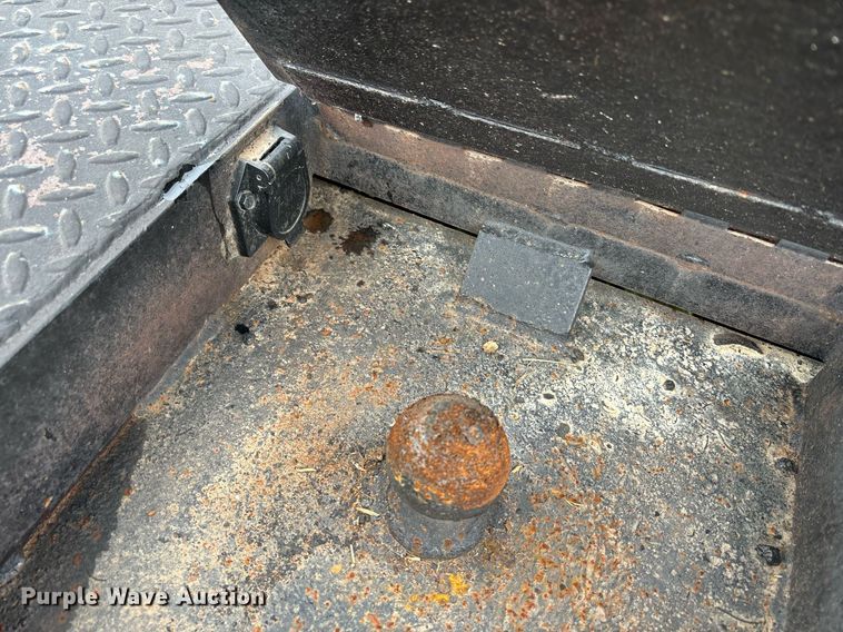 image for item DS2525 1991 White GMC flatbed truck