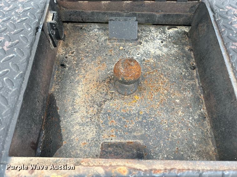 image for item DS2525 1991 White GMC flatbed truck