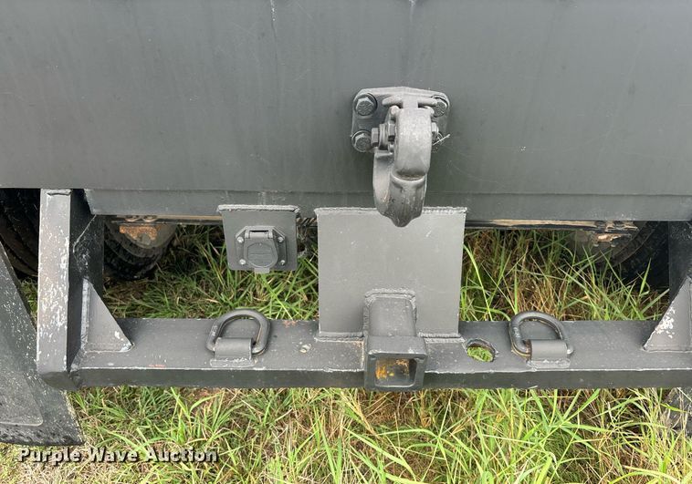 image for item DS2525 1991 White GMC flatbed truck