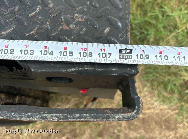 image for item DS2525 1991 White GMC flatbed truck