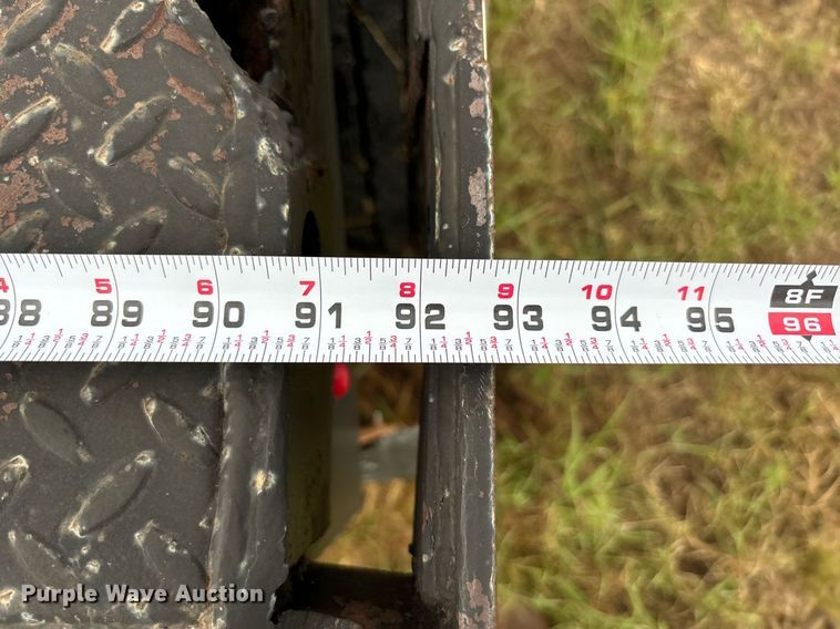 image for item DS2525 1991 White GMC flatbed truck