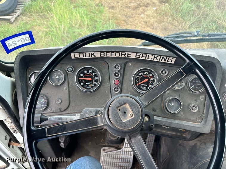 image for item DS2525 1991 White GMC flatbed truck