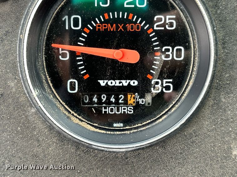 image for item DS2525 1991 White GMC flatbed truck