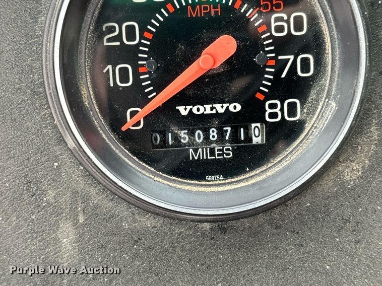 image for item DS2525 1991 White GMC flatbed truck