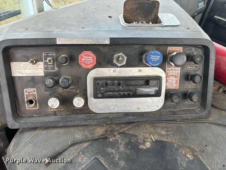 image for item DS2525 1991 White GMC flatbed truck