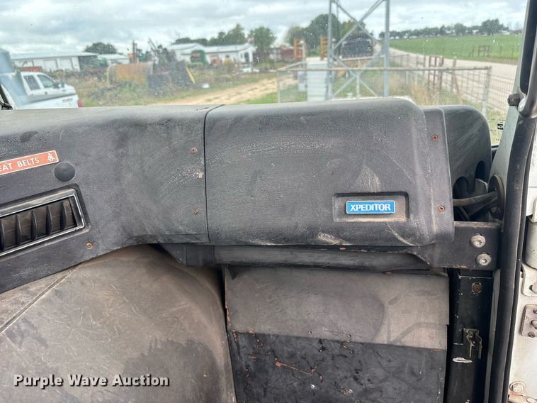 image for item DS2525 1991 White GMC flatbed truck