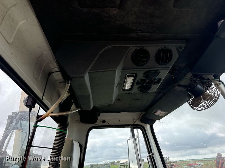 image for item DS2525 1991 White GMC flatbed truck