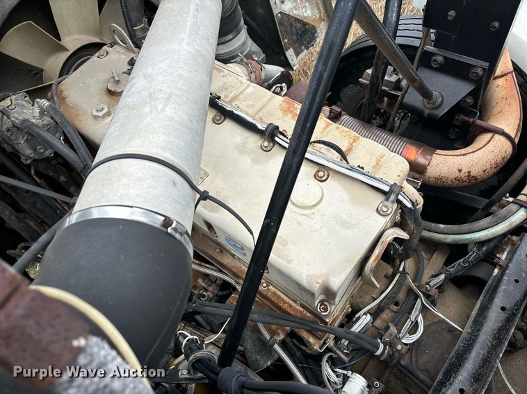 image for item DS2525 1991 White GMC flatbed truck