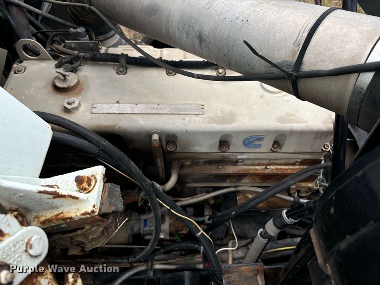 image for item DS2525 1991 White GMC flatbed truck