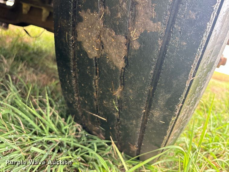 image for item DS2525 1991 White GMC flatbed truck