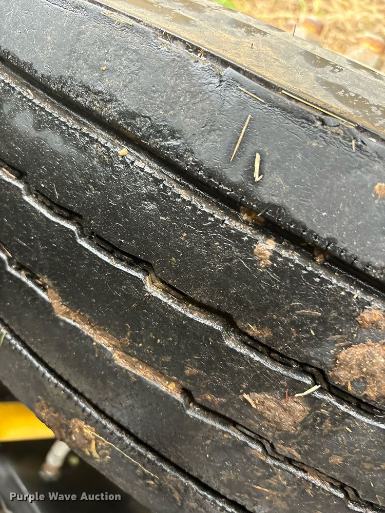 image for item DS2525 1991 White GMC flatbed truck