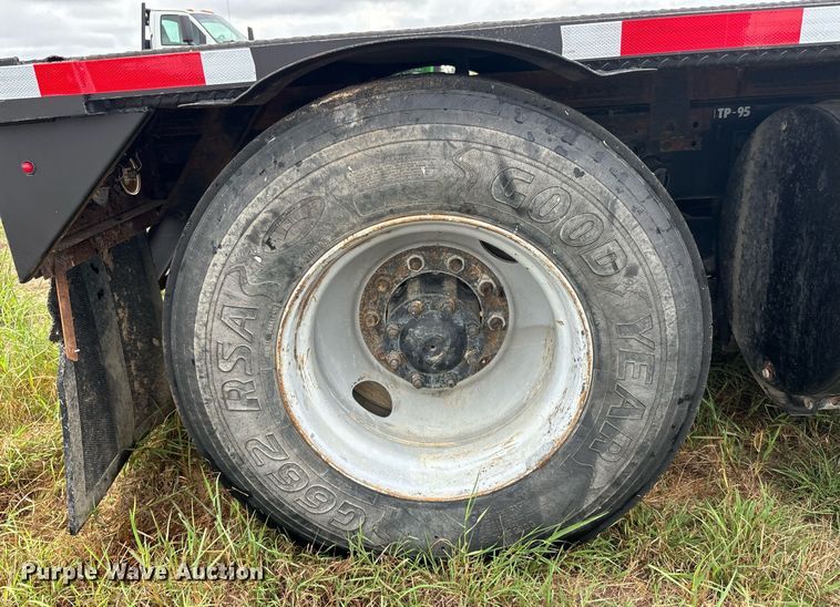 image for item DS2525 1991 White GMC flatbed truck