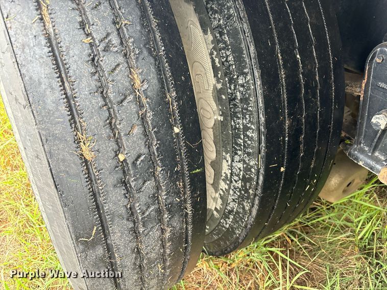 image for item DS2525 1991 White GMC flatbed truck