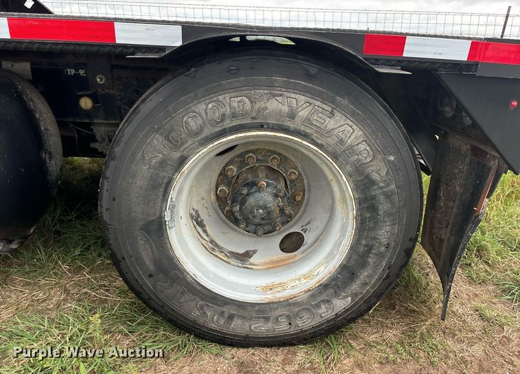 image for item DS2525 1991 White GMC flatbed truck