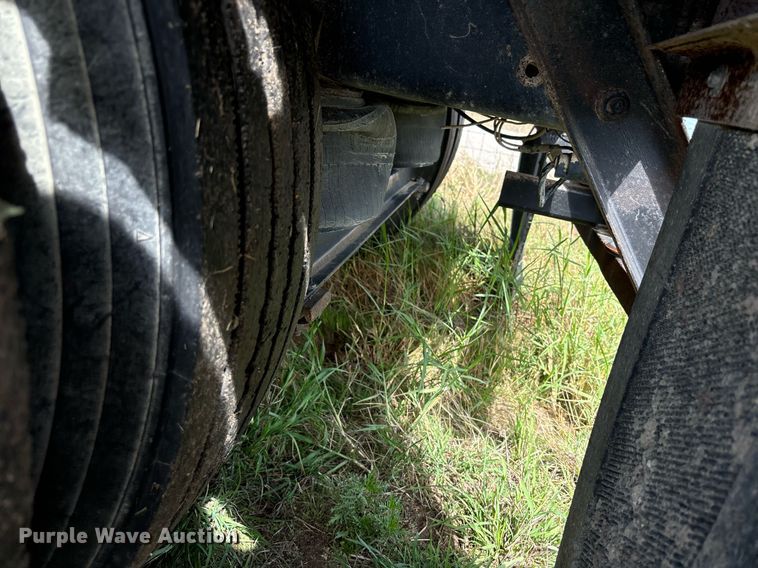 image for item DS2525 1991 White GMC flatbed truck