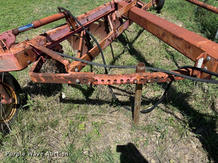 image for item DS2529 Massey Ferguson  880 six bottom plow