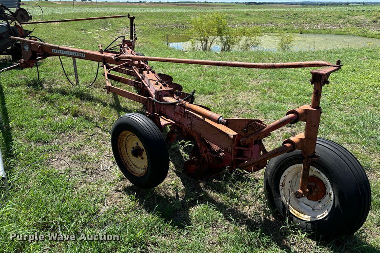 image for item DS2529 Massey Ferguson  880 six bottom plow