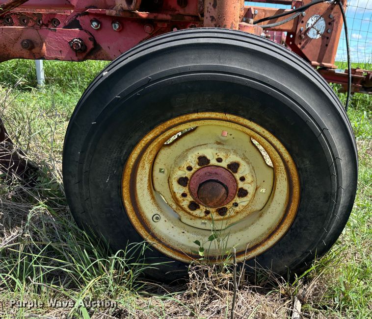 image for item DS2529 Massey Ferguson  880 six bottom plow