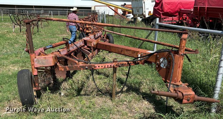 image for item DS2529 Massey Ferguson  880 six bottom plow