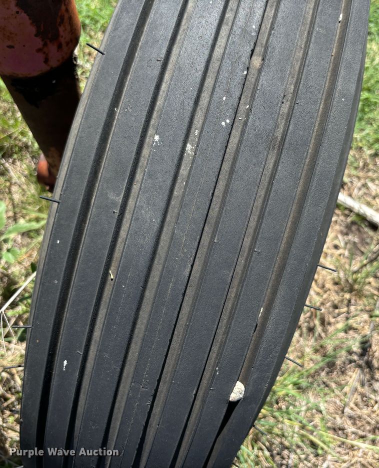 image for item DS2529 Massey Ferguson  880 six bottom plow