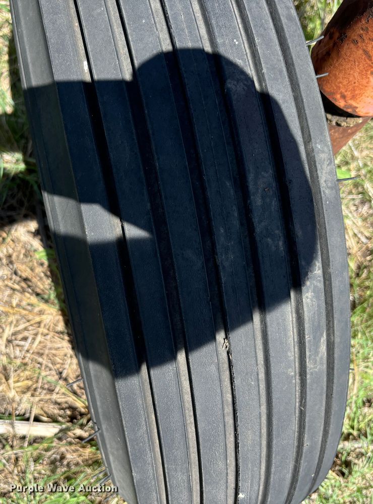 image for item DS2529 Massey Ferguson  880 six bottom plow