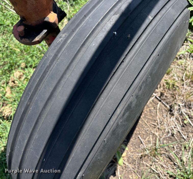 image for item DS2529 Massey Ferguson  880 six bottom plow