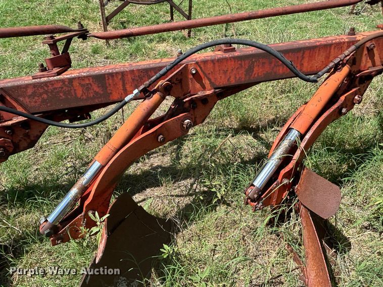 image for item DS2530 Massey Ferguson  880 seven bottom plow