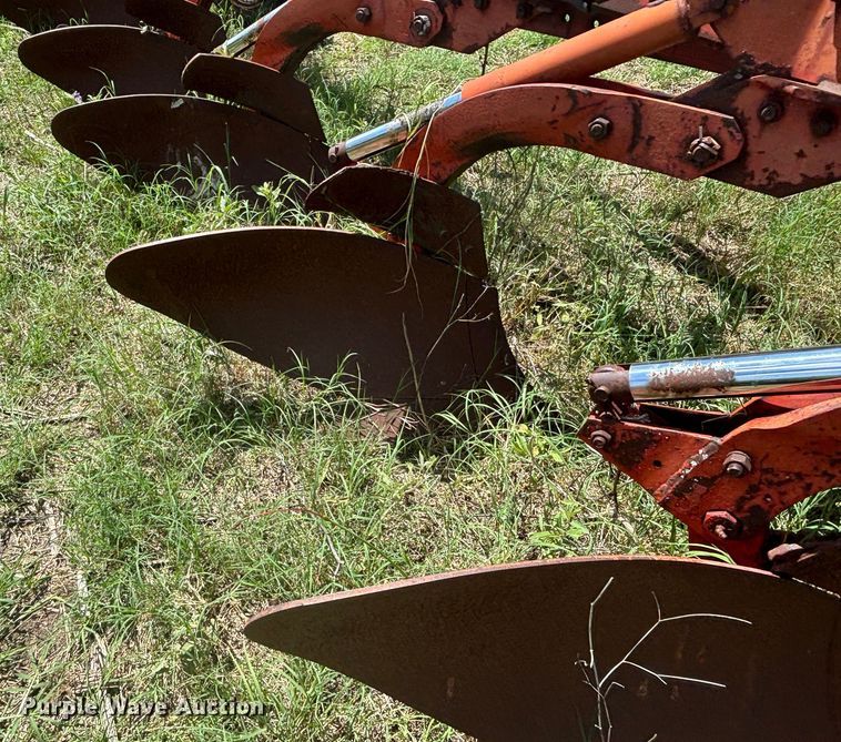 image for item DS2530 Massey Ferguson  880 seven bottom plow