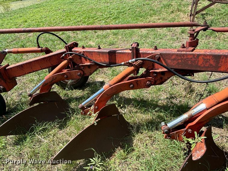 image for item DS2530 Massey Ferguson  880 seven bottom plow