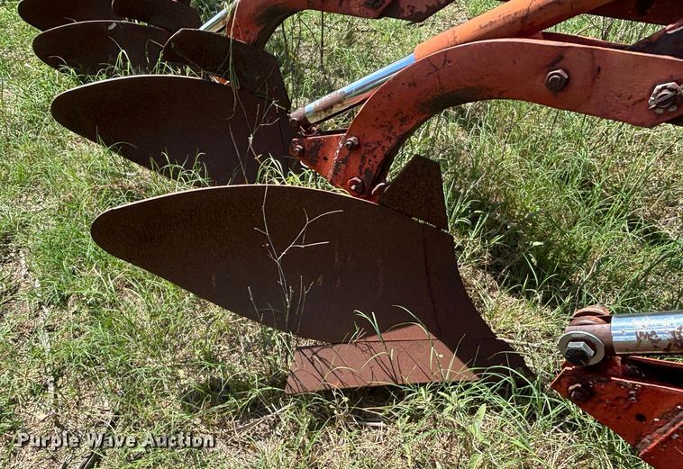 image for item DS2530 Massey Ferguson  880 seven bottom plow
