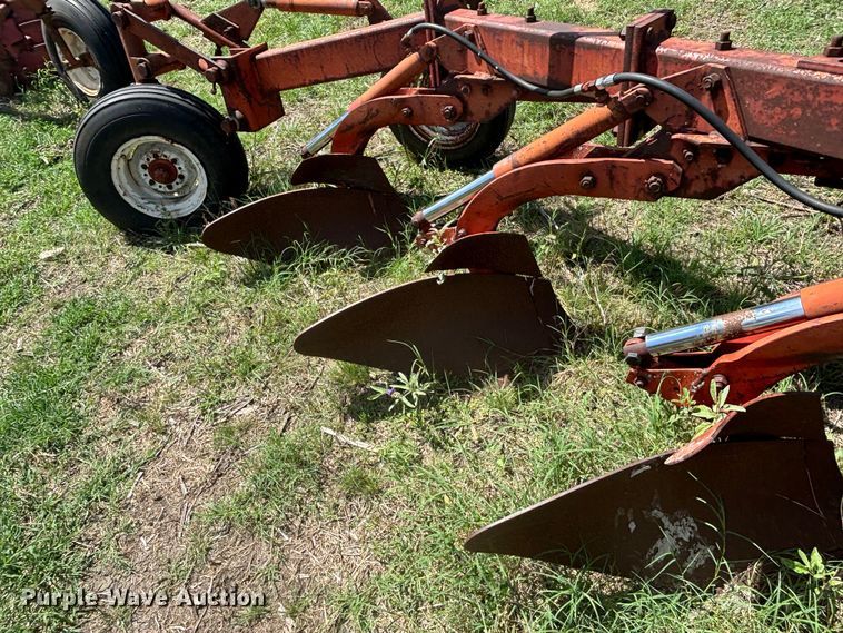 image for item DS2530 Massey Ferguson  880 seven bottom plow