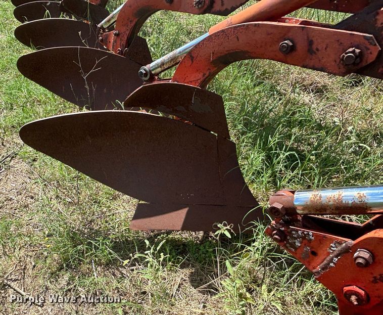 image for item DS2530 Massey Ferguson  880 seven bottom plow
