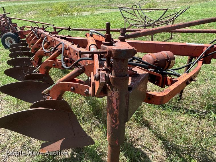 image for item DS2530 Massey Ferguson  880 seven bottom plow