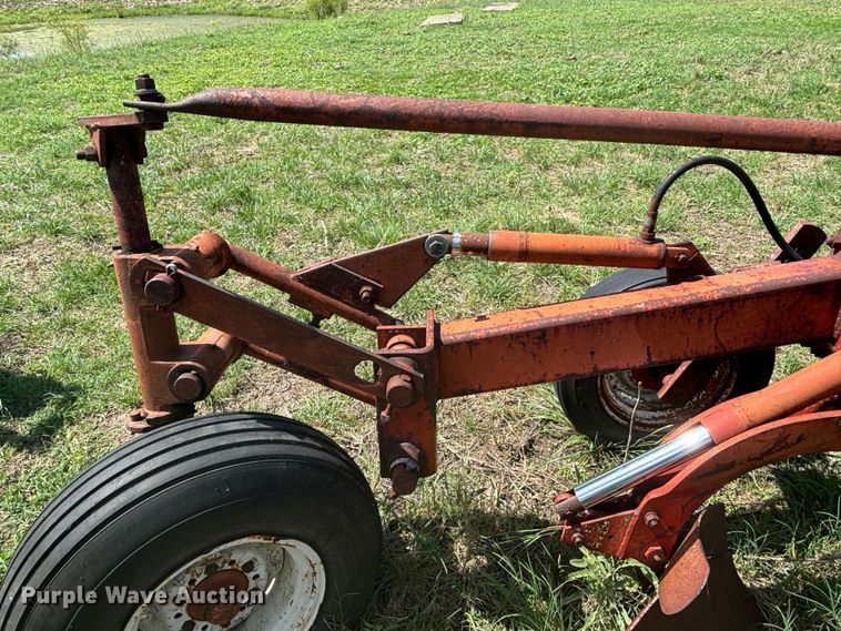 image for item DS2530 Massey Ferguson  880 seven bottom plow